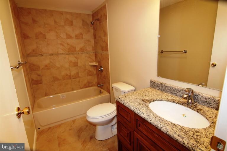 6013 Camelback Ln, Columbia, MD 21045 - photo 1