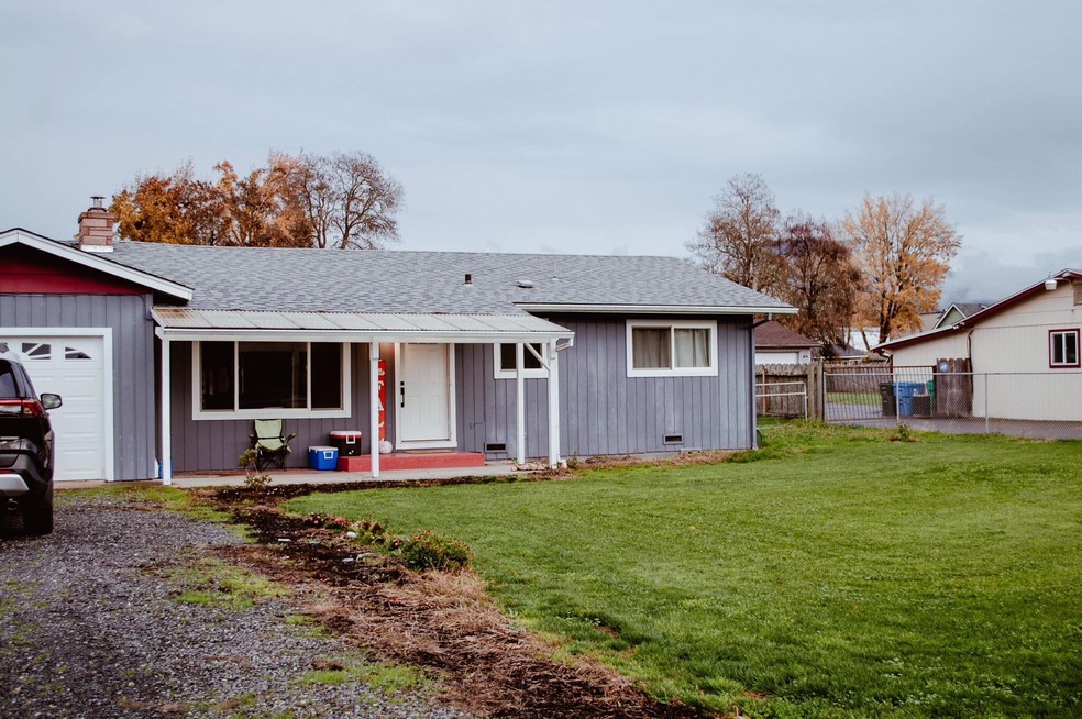 1385 Redwood Cir, Grants Pass, OR 97527 - photo 1