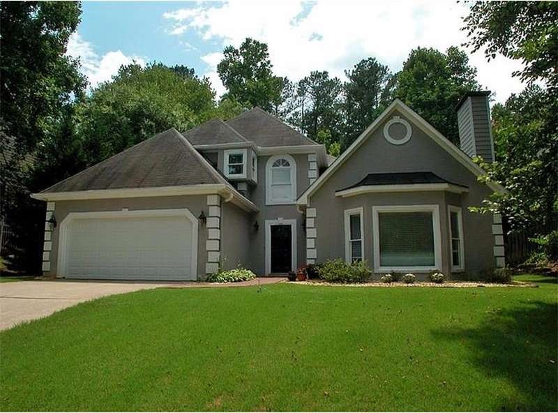 Elegant 4 bedroom, 2.5 bathroom home offers an abu