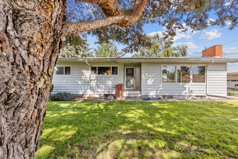 1-web-or-mls-692 SW Colfax Ln, Madras (2