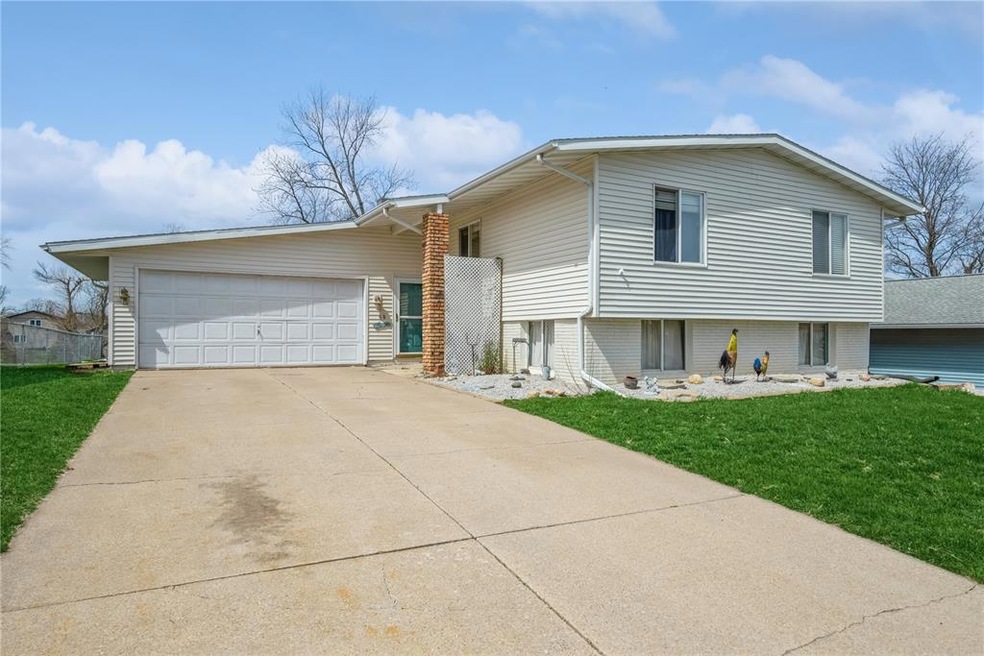 68 Julia Ann Dr NW, Cedar Rapids, IA 52405 - photo 1