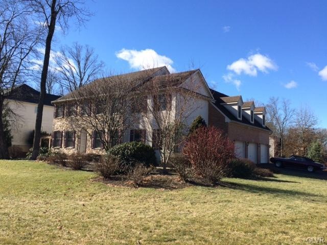 246 Sylvia Ln, Allentown, PA 18104 - photo 1