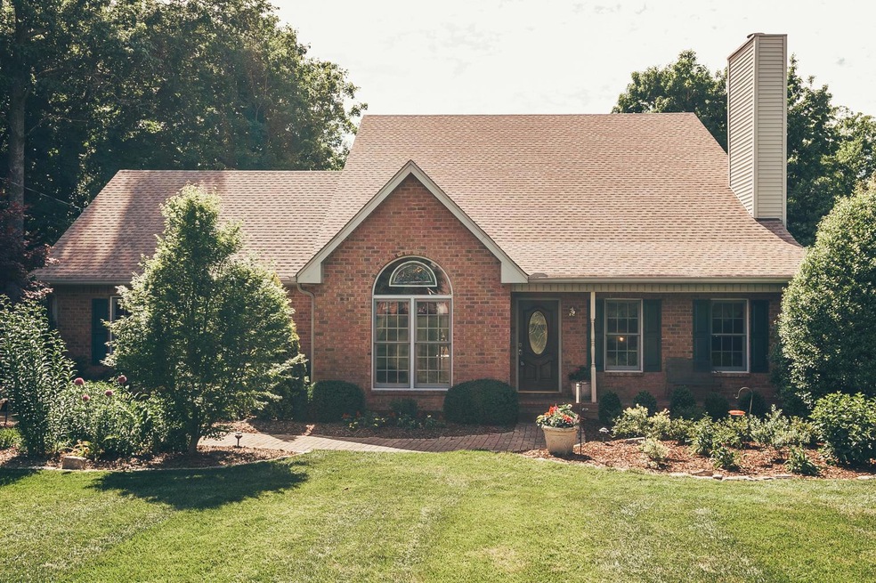 Welcome to 1031 Carriage Hill Dr., Hendersonville. Call Ann Buchanan today 615.480.1092