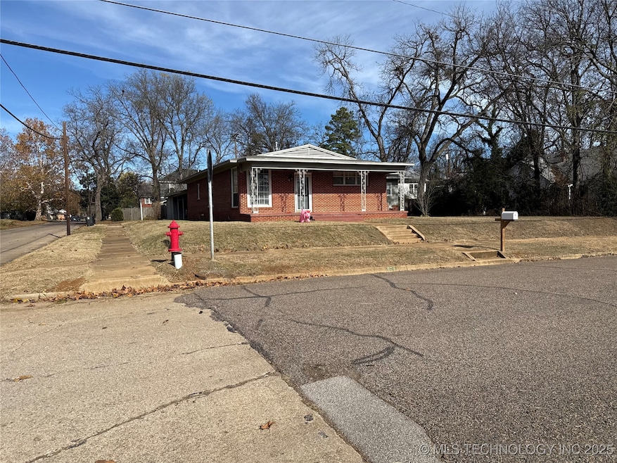 624 W Cedar St, Durant, OK 74701 - photo 1