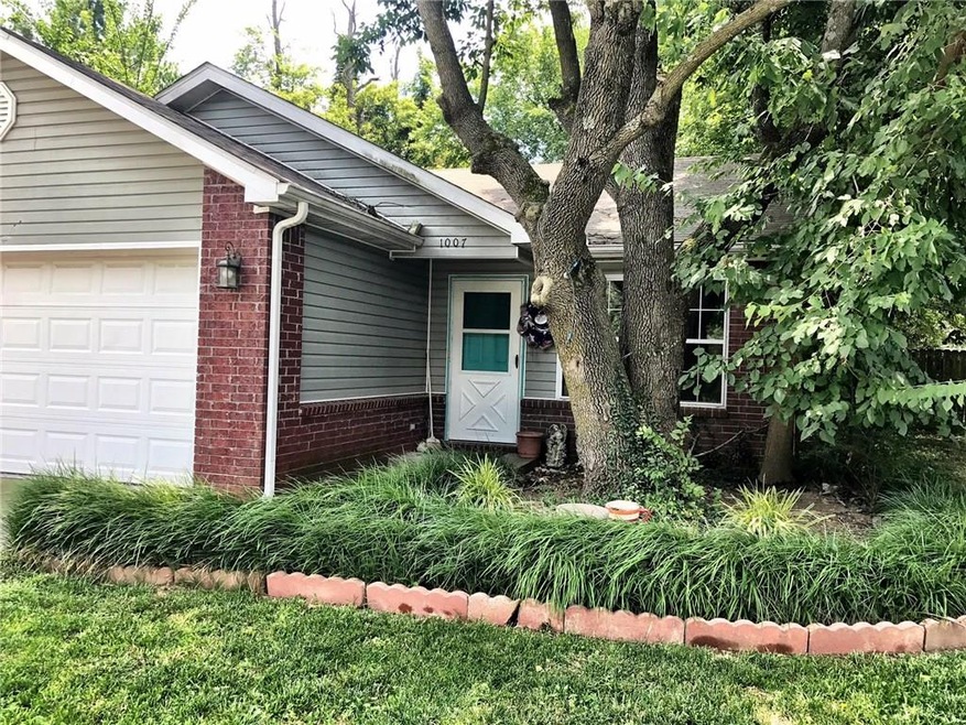 1007 NW 3rd St, Bentonville, AR 72712 - photo 1