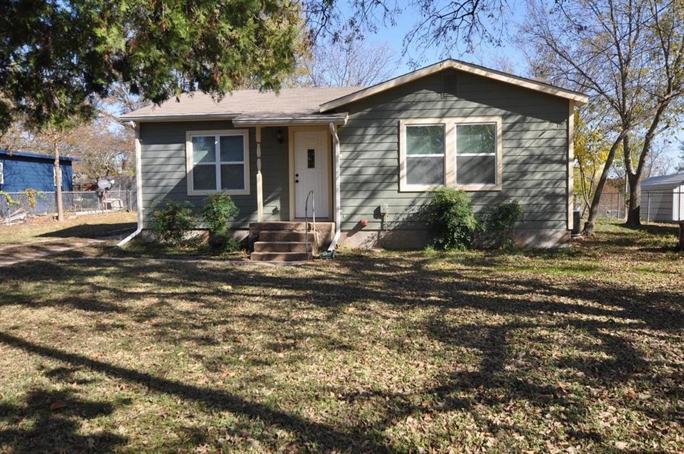 1210 N Rusk St, Weatherford, TX 76086 - photo 1