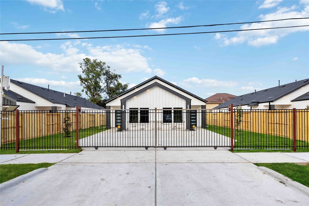 7807 Sandra St unit A/B, Houston, TX 77016 - photo 1