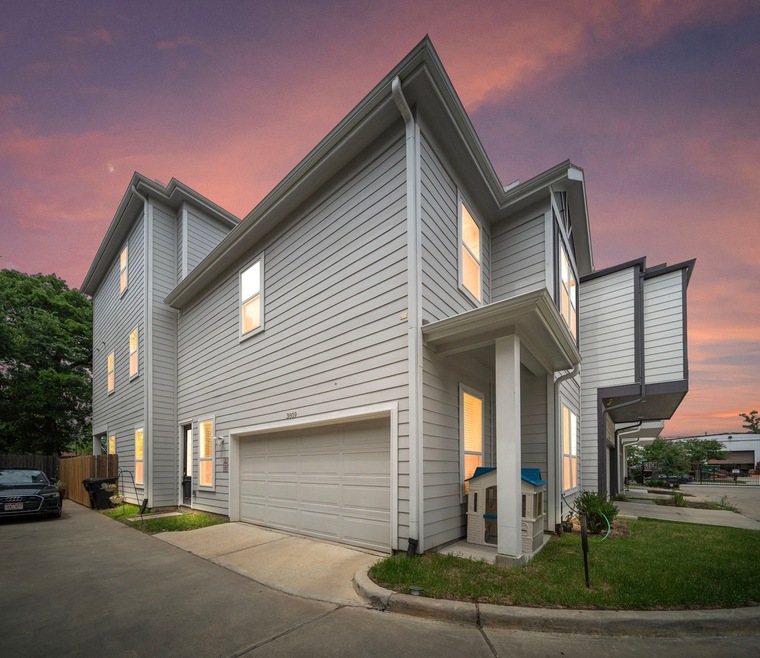 3809 Olde Bourbon Ln, Houston, TX 77018 - photo 1