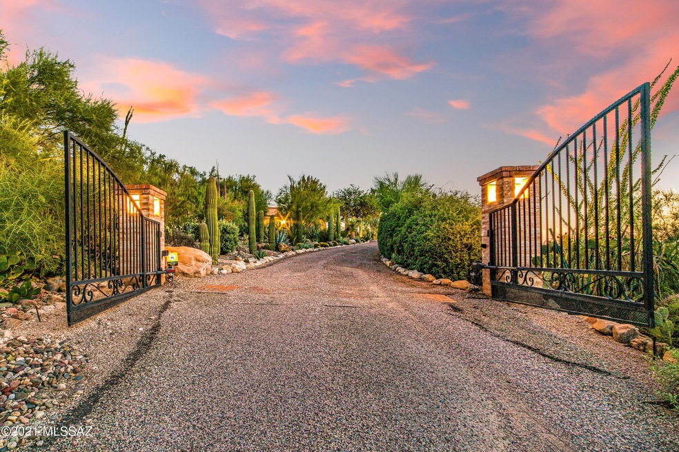 4718 N Camino Corto