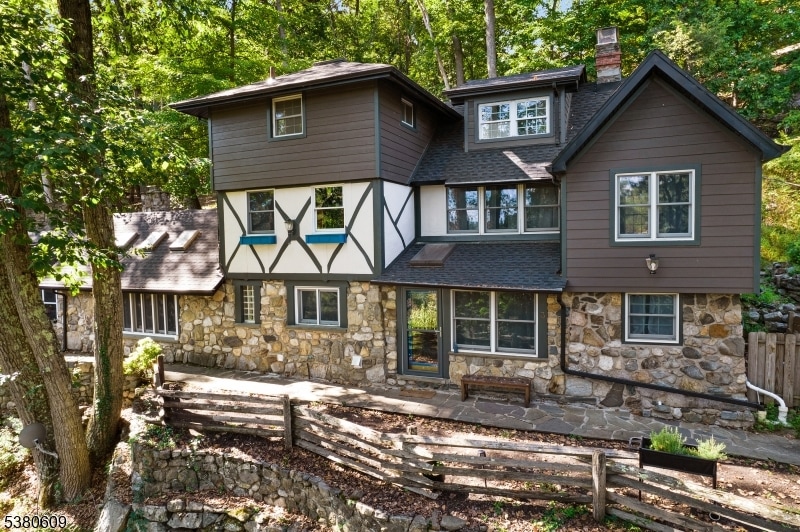 For Sale $599,000 • Co-Listing Agent