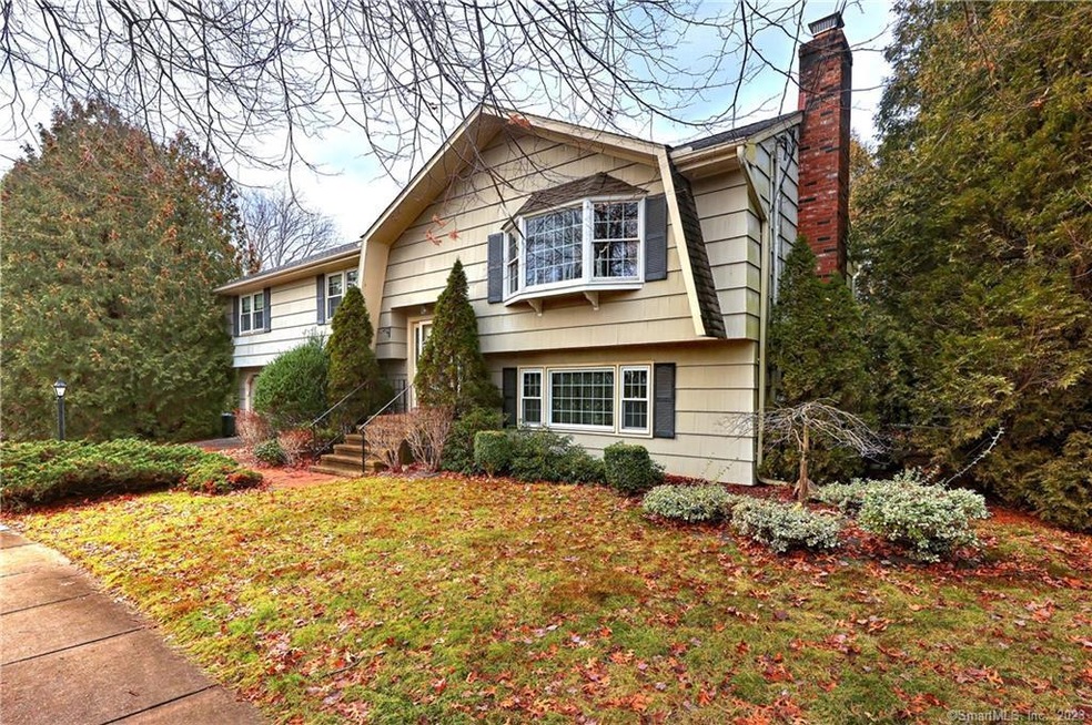 60 Sheffield Cir, Stratford, CT 06614 - photo 1