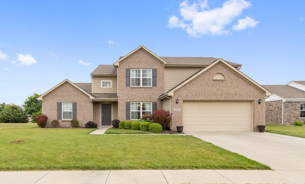 2637 Wildflower Ln, Greenwood, IN 46143 - photo 1