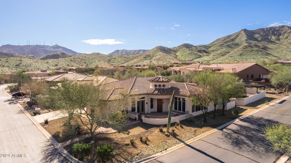 Beautiful Home Near South Mountain