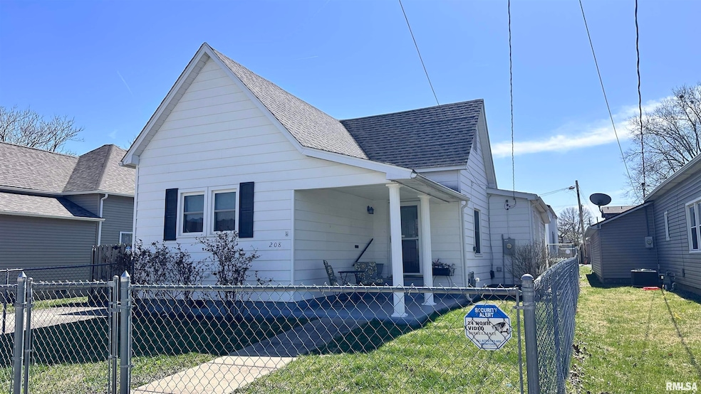 208 W Sylvia Ave, Christopher, IL 62822 - photo 1