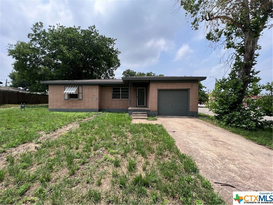 302 S 2nd St, Copperas Cove, TX 76522 - photo 1