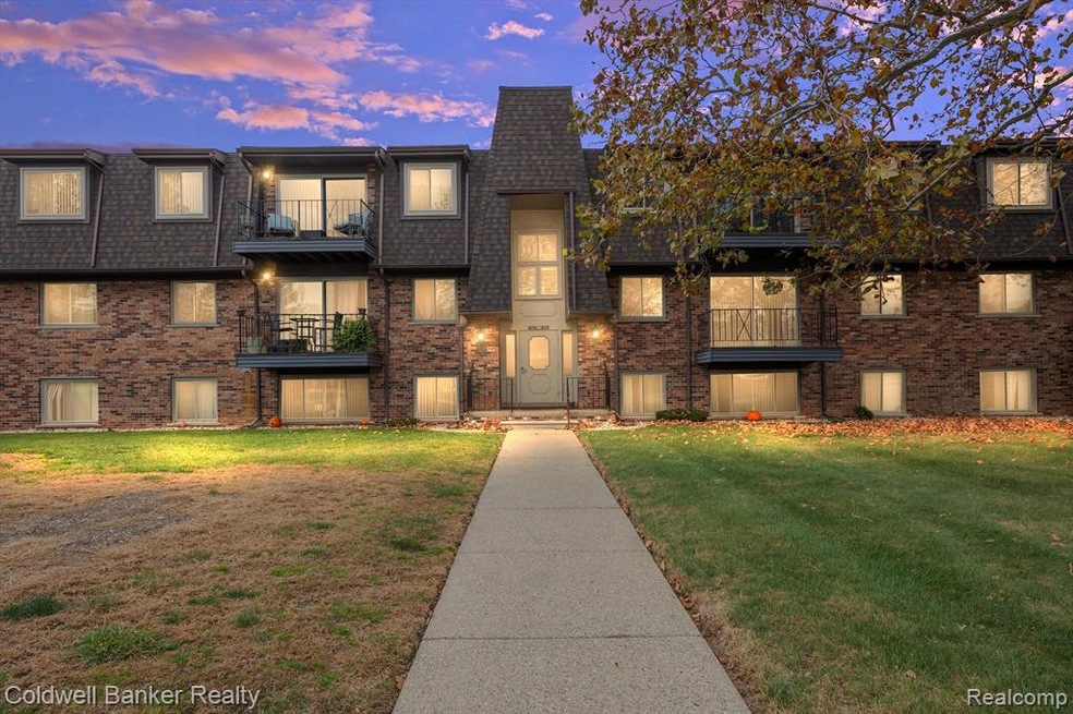 122 Riviera Dr unit 19, Saint Clair Shores, MI 48080 - photo 1