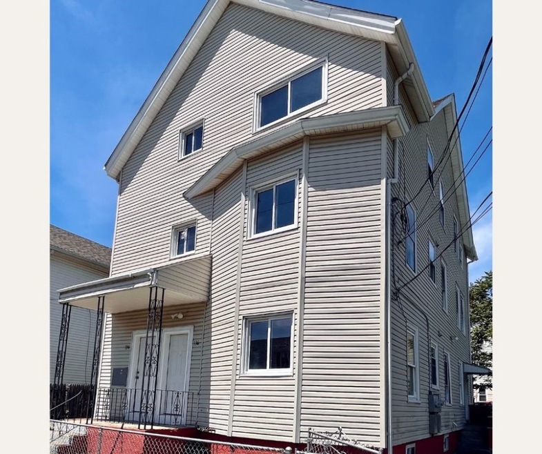 134 Englewood Ave, Pawtucket, RI 02860 - photo 1