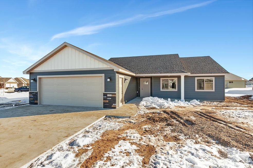 Welcome to 121 Glenview Loop!  Brand new home buil