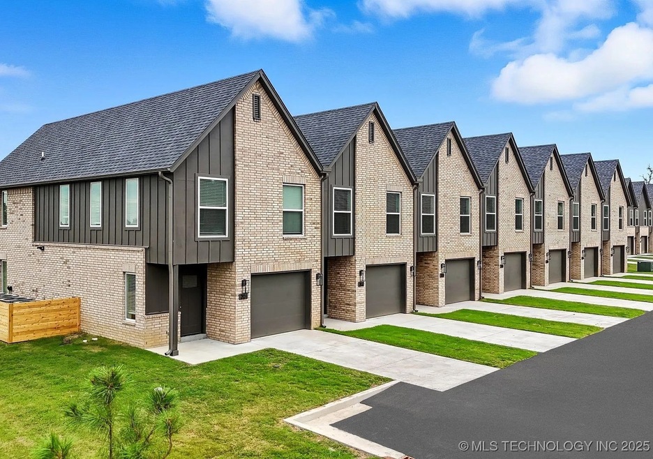 3405 N 1st St unit A505, Broken Arrow, OK 74012 - photo 1