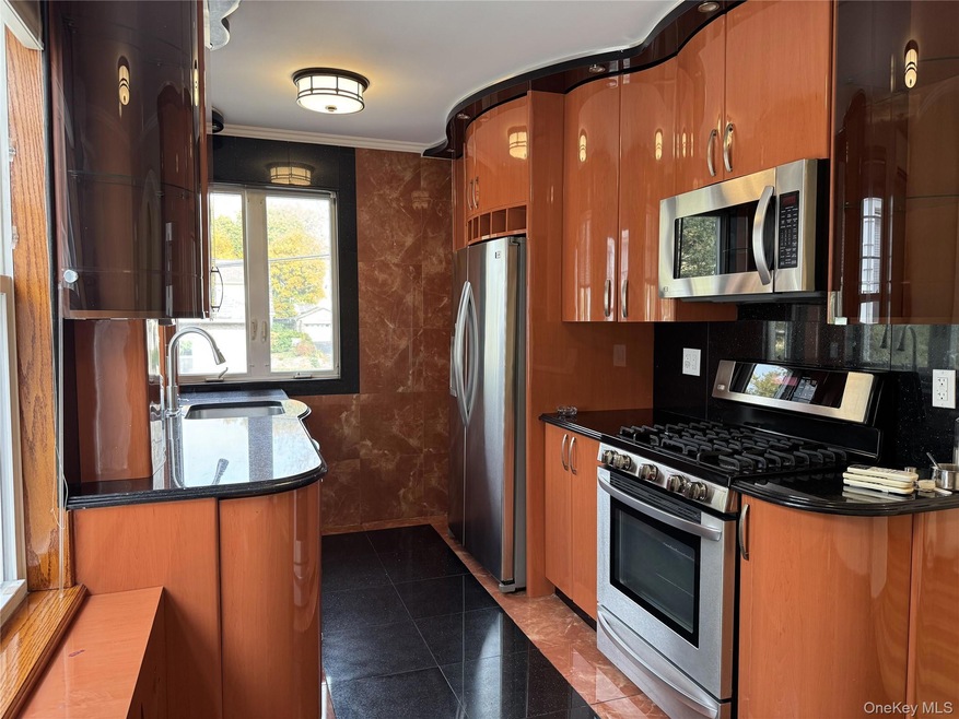 713 Yonkers Ave unit 2, Yonkers, NY 10704 - photo 1