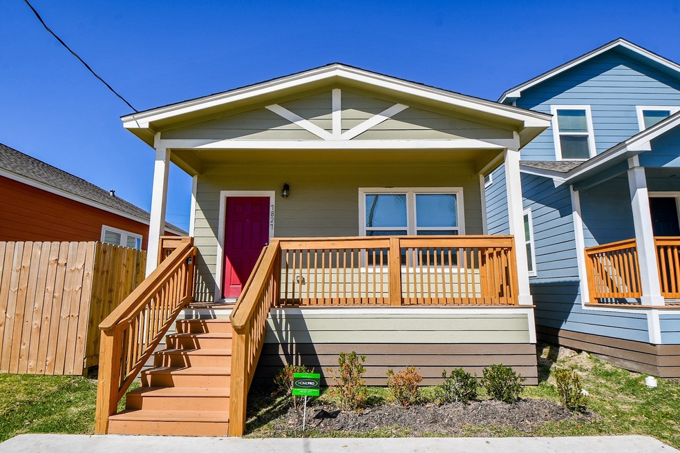 7827 Sealey St, Houston, TX 77088 - photo 1