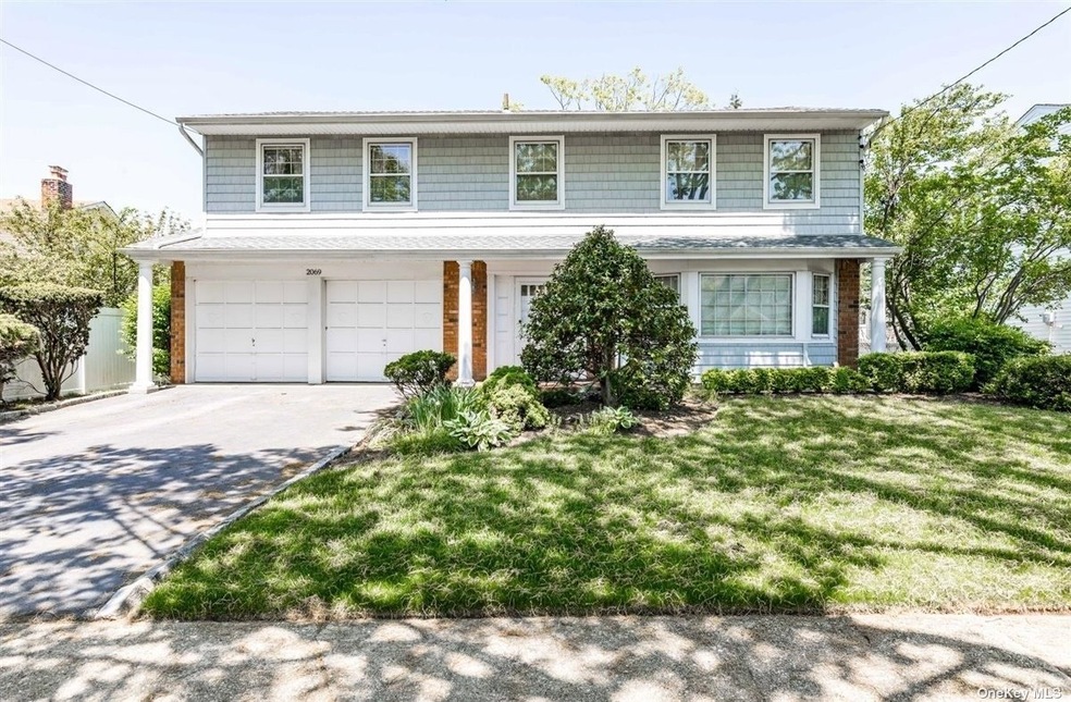 2069 Berkley Ln, Merrick, NY 11566 - photo 1