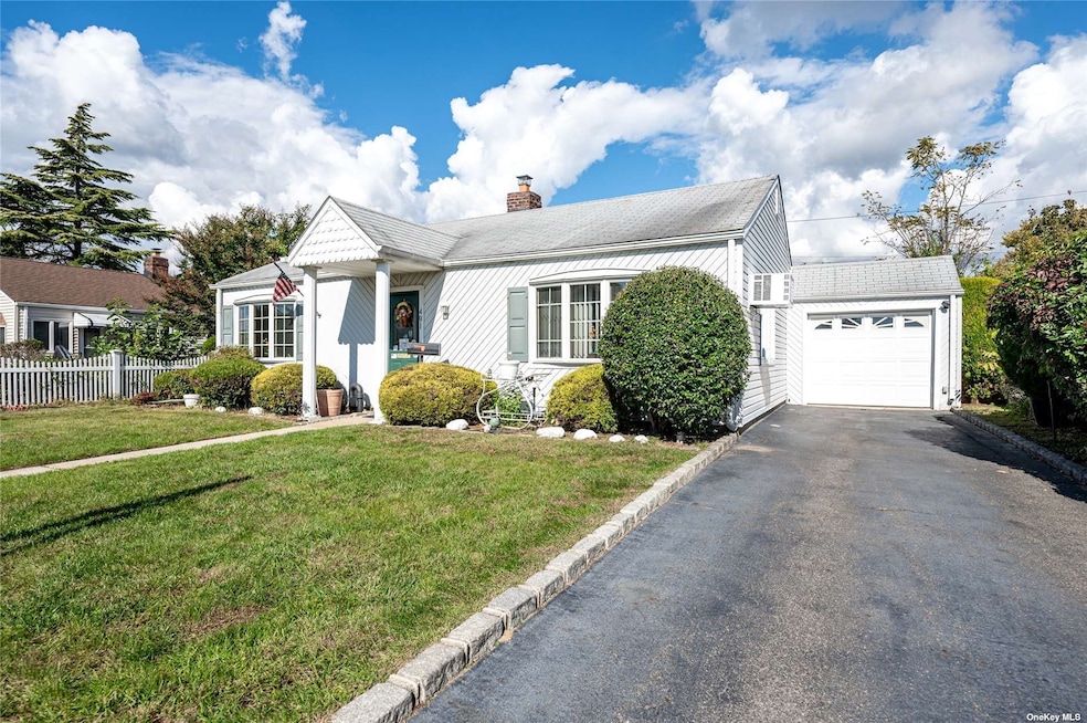 491 Rebecca Ln, Oceanside, NY 11572 - photo 1