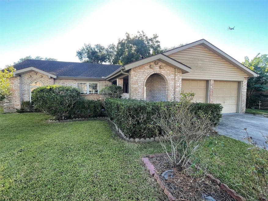 11918 Kirknoll Dr, Houston, TX 77089 - photo 1
