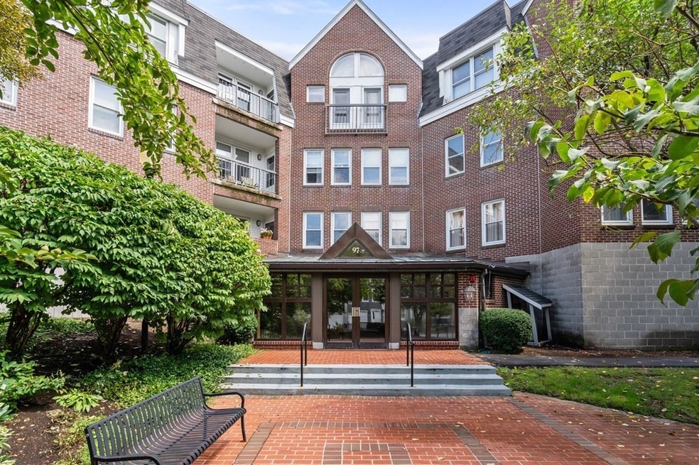 97 Anderer Ln unit 207, West Roxbury, MA 02132 - photo 1