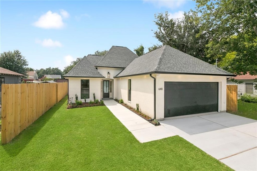 Pending $879,000 • Co-Listing Agent