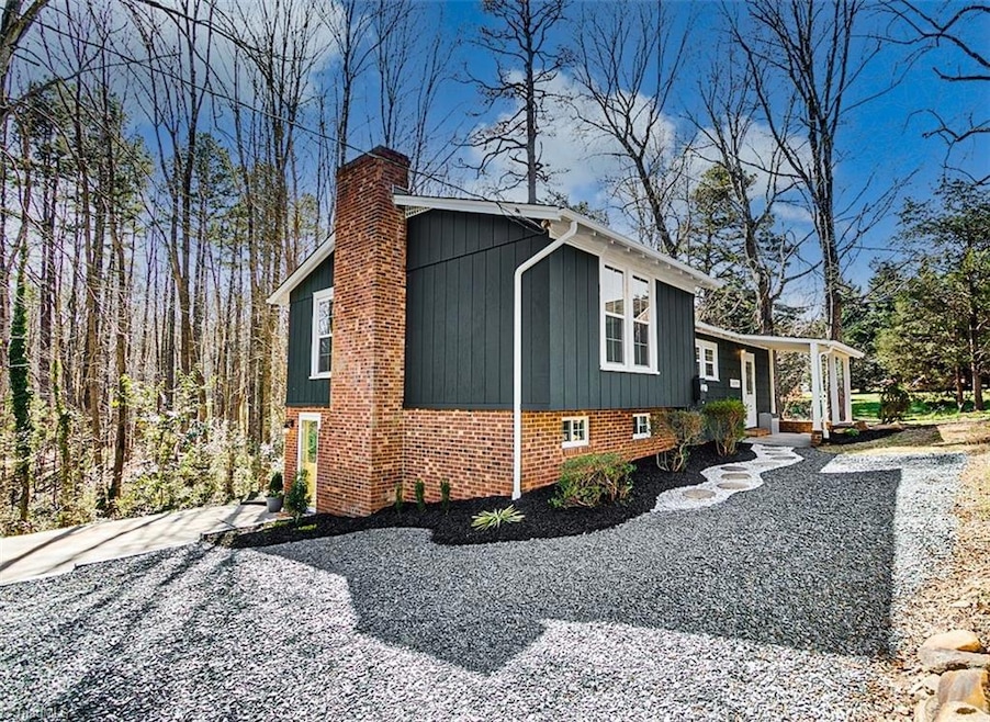 1047 Robbins St, Asheboro, NC 27203 - photo 1