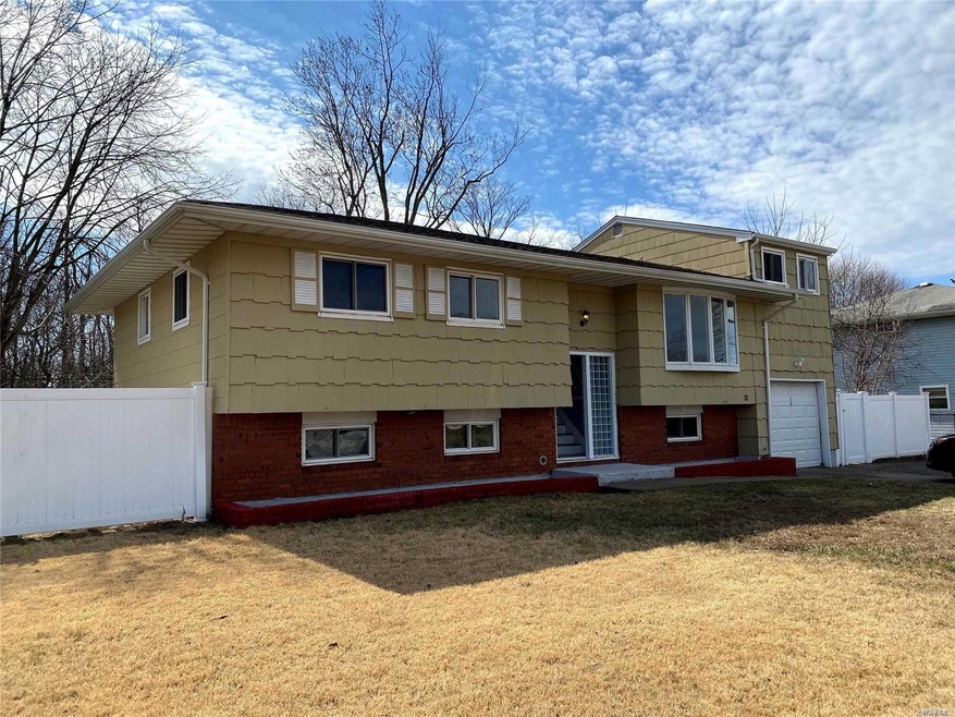 10 Russell Ct, Copiague, NY 11726 - photo 1