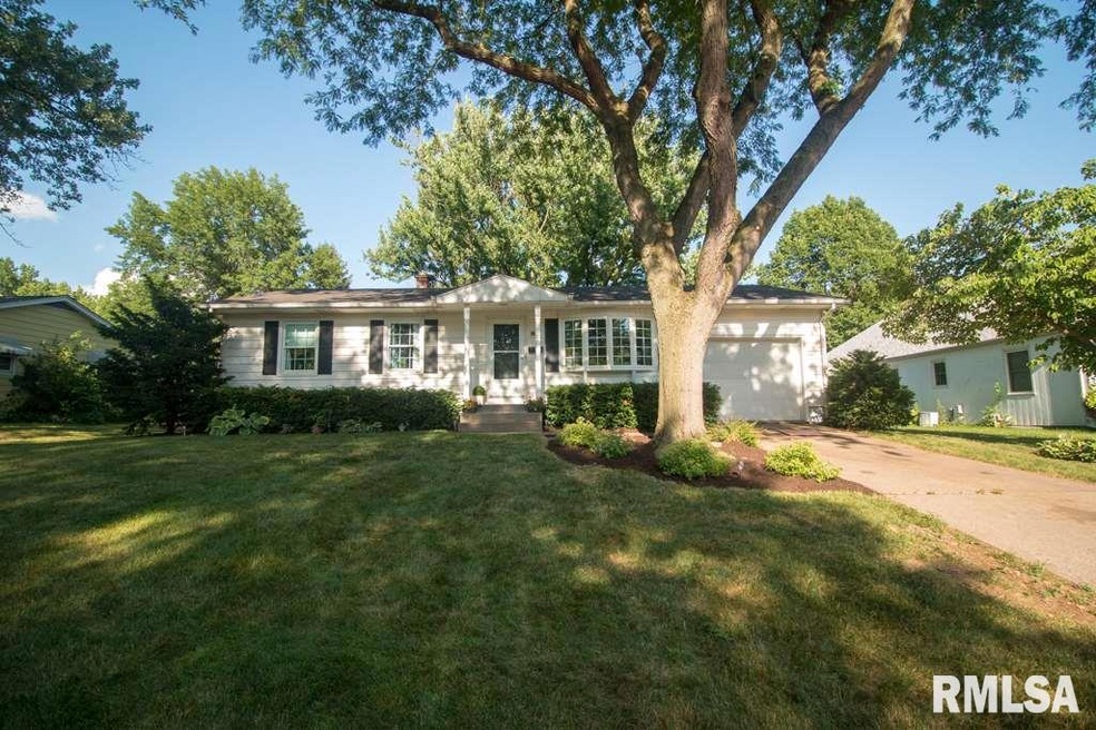 3811 N Pine St, Davenport, IA 52806 - photo 1