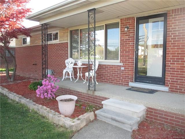 29755 Utica Rd, Roseville, MI 48066 - photo 1