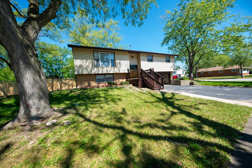 17102 Elm Dr, Hazel Crest, IL 60429 - photo 1