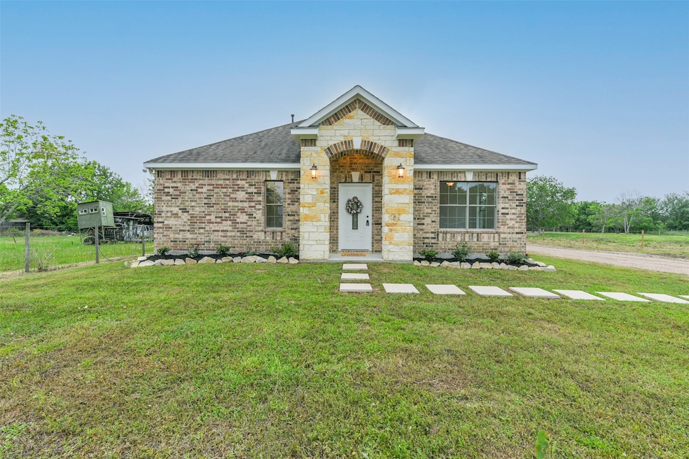 8433 W 1st St, Needville, TX 77461 - photo 1