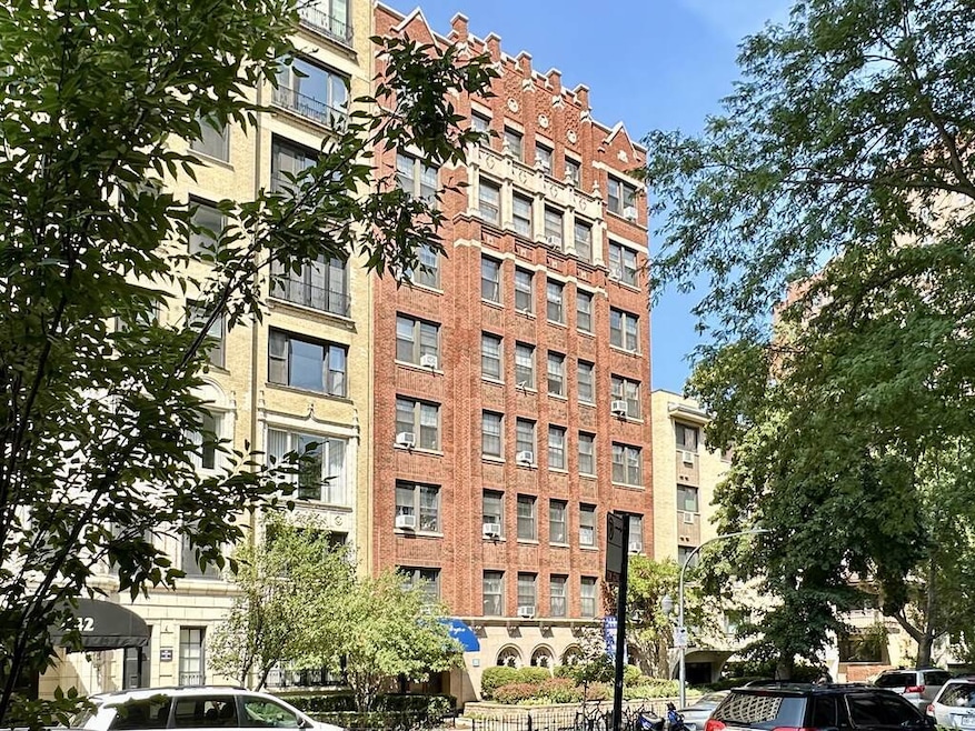 434 W Wellington Ave unit 304, Chicago, IL 60657 - photo 1