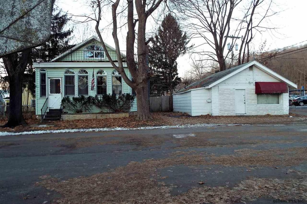 59 113th St, Troy, NY 12182 - photo 1