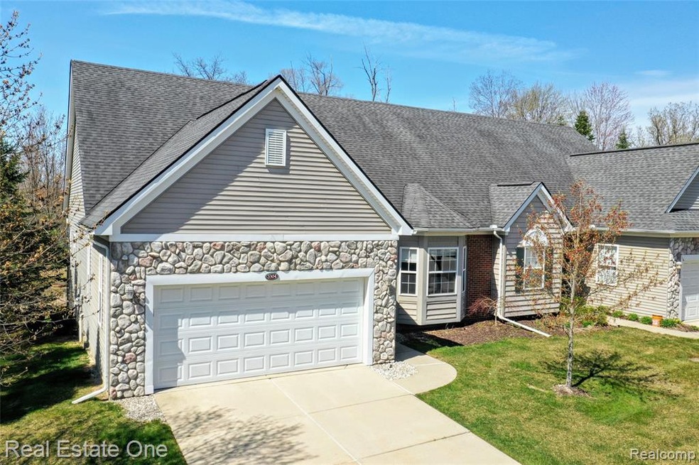 Welcome Home!! End unit ranch condo