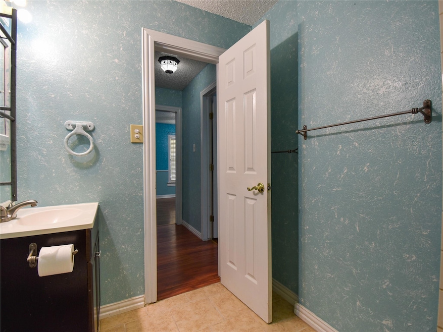 1811 Mill St, Gainesville, TX 76240 - photo 1