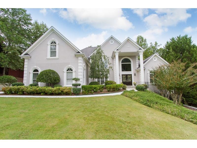 TRADITIONAL EXQUISITE EXECUTIVE HOME CLOSE TO ROSW