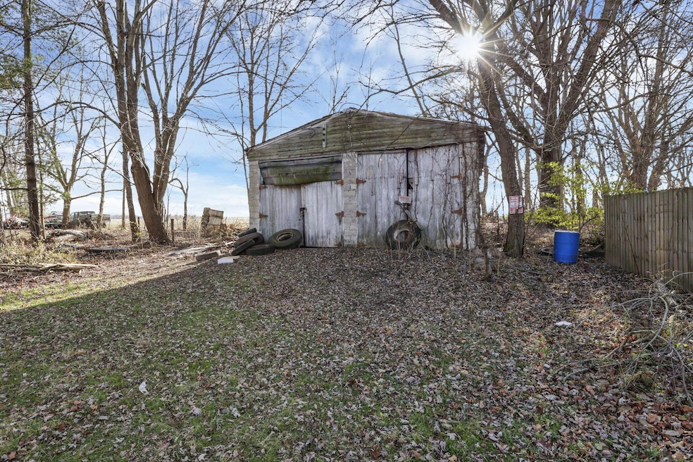 8940 Lancaster Thornville Rd NE, Pleasantville, OH 43148 - photo 1