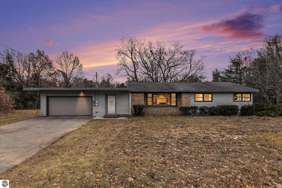 1875 W Division St, Cadillac, MI 49601 - photo 1