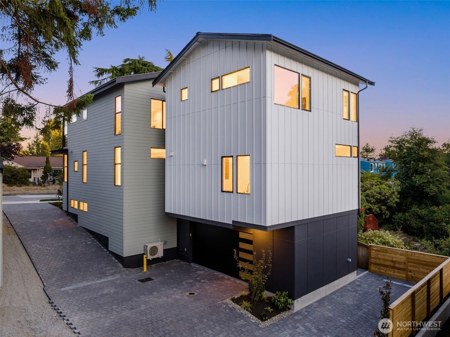 7335 21st Ave NE unit B, Seattle, WA 98115 - photo 1