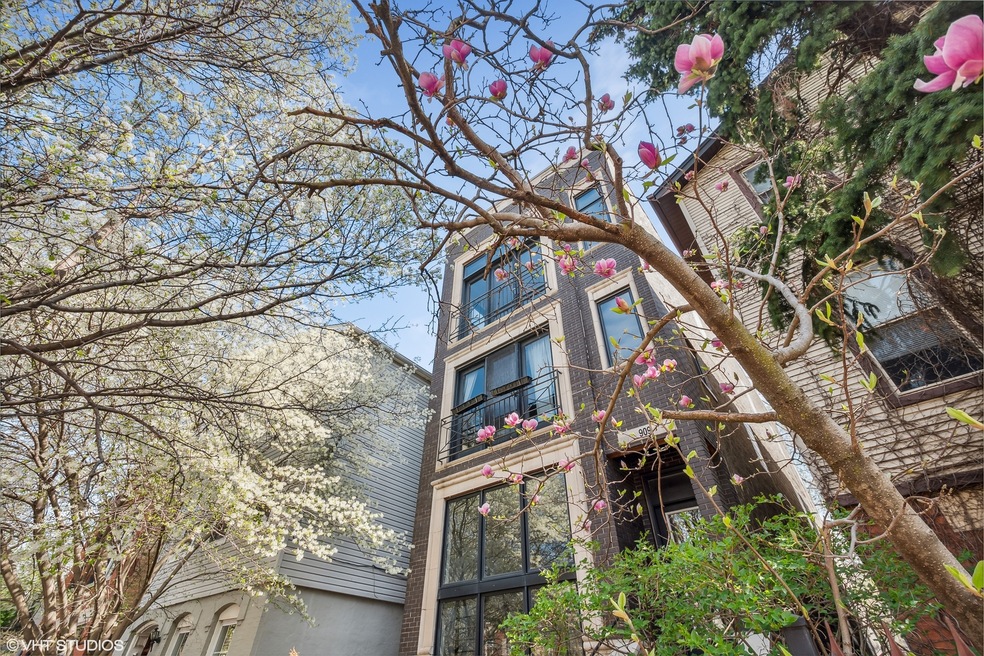909 N Honore St unit 3, Chicago, IL 60622 - photo 1