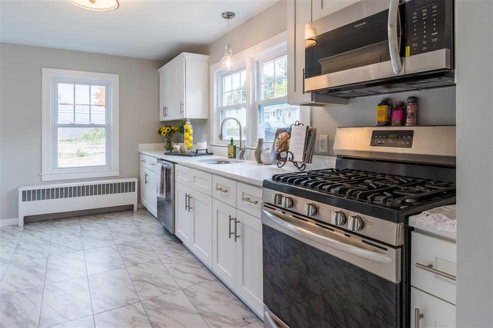 Quartz counters, stainless appliances, Solid wood 