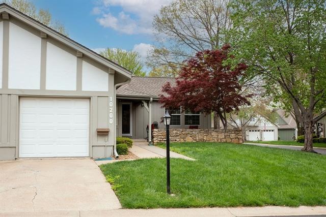 10200 Edelweiss Cir, Shawnee, KS 66203 - photo 1