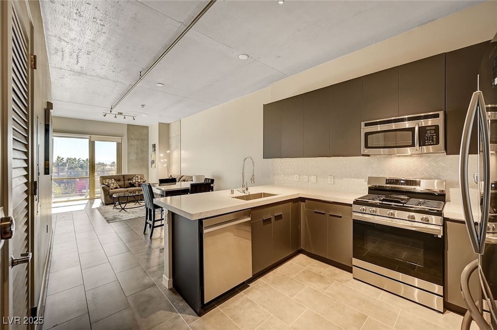 Juhl unit 439, Las Vegas, NV 89101 - photo 1