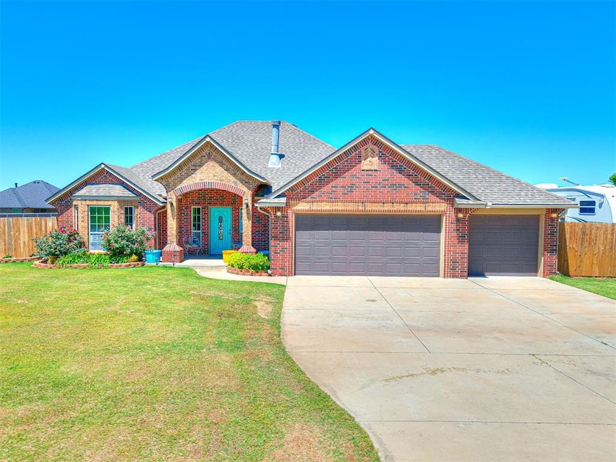 View of front of home featuring a front lawn and a