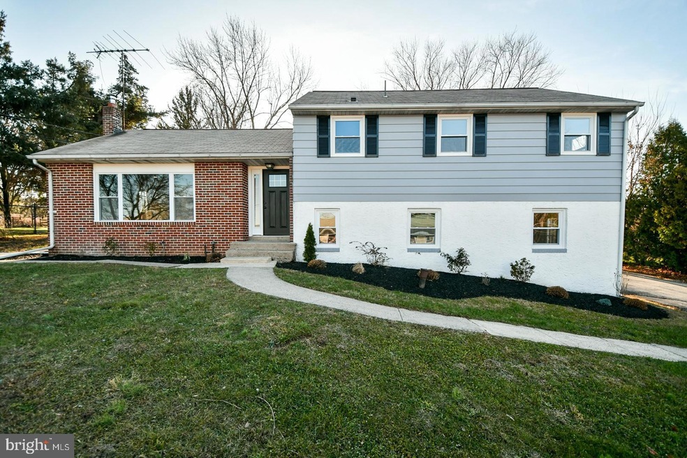 10 Queen St, Douglassville, PA 19518 - photo 1